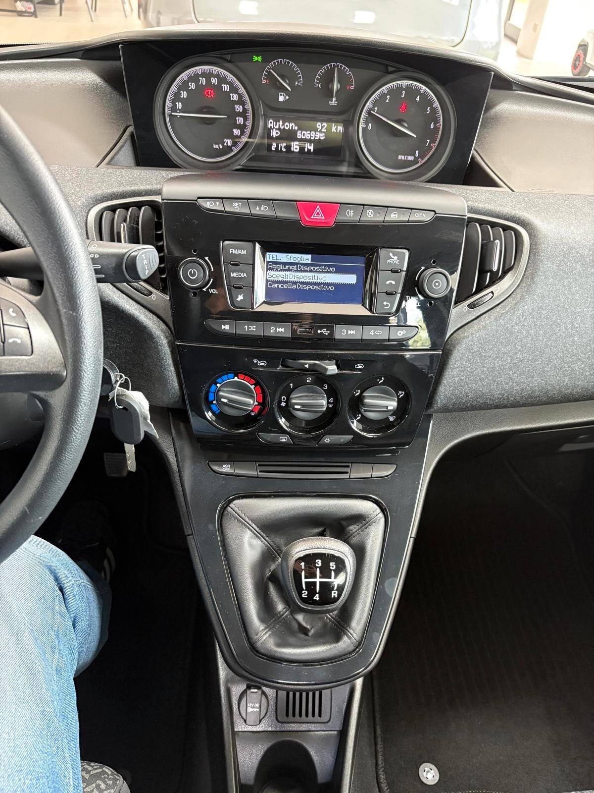 Lancia Ypsilon LANCIA YPSILON 1.2 69CV 5 PORTE - ELEFANTINO BLU