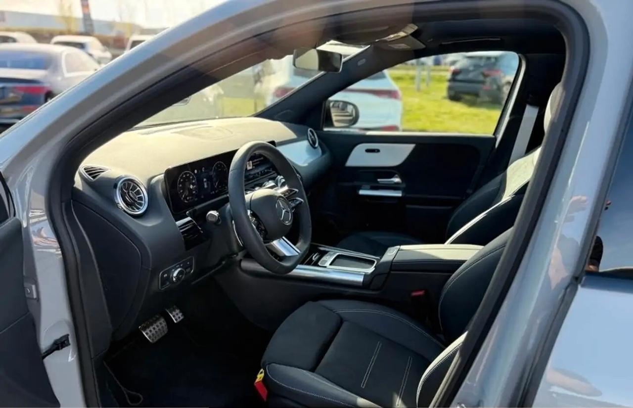 MERCEDES-BENZ GLA 200D NEW 150CV AUTOMATIC 4MATIC AMG LINE ( FARI LED - TETTO PANORAMICO APR. - PELLE - DISTRONIC - NIGHT PACK - NAVI PREMIUM - PARK ASSIST - TELEVAMERA 360 - CERCHI 20 )