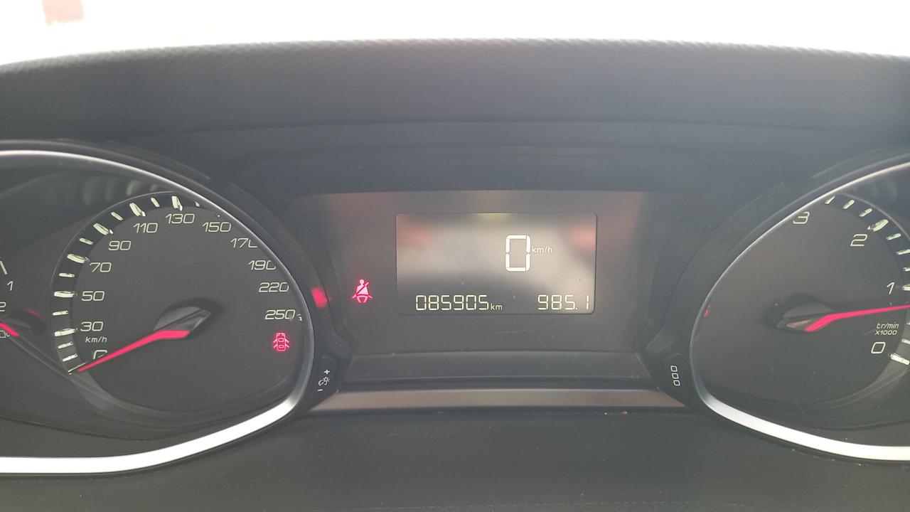 Peugeot 308 BlueHDi 100 S&S SW Style