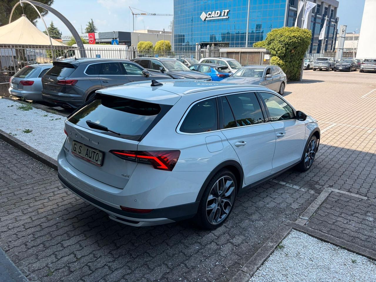 Skoda Octavia Wagon 2.0 tdi Scout 4x4 150cv dsg DANNEGGIATA
