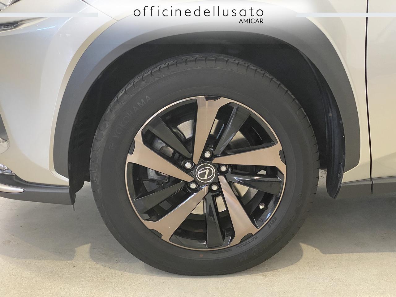 Lexus NX 300 2.5 hybrid premium 4wd cvt