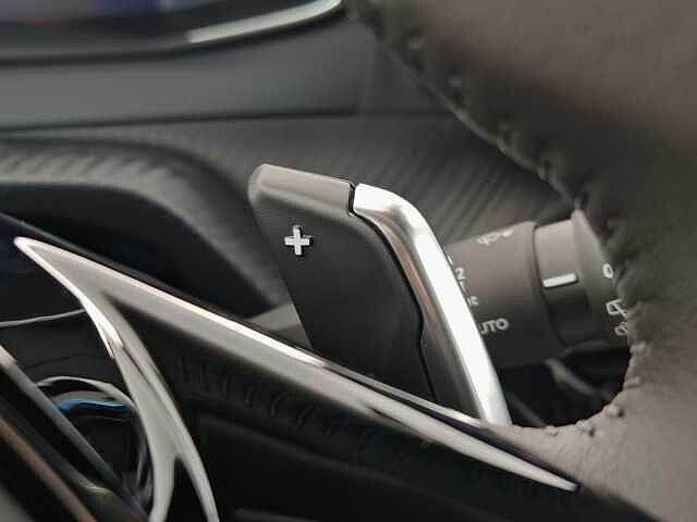 Peugeot 2008 Hybrid 136 e-DCS6 Allure