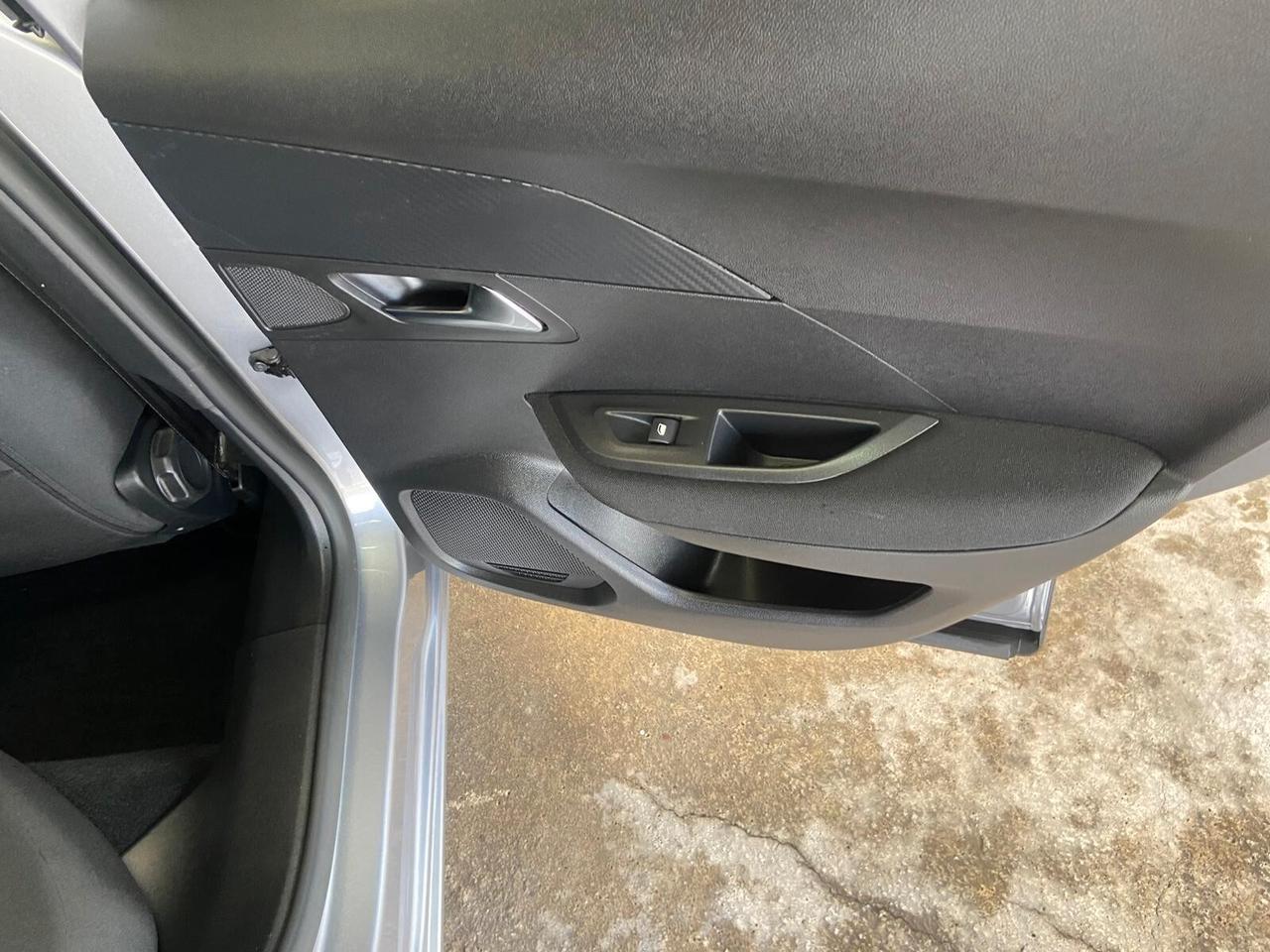 Peugeot 2008 PureTech 130 S&S EAT8 Active Pack