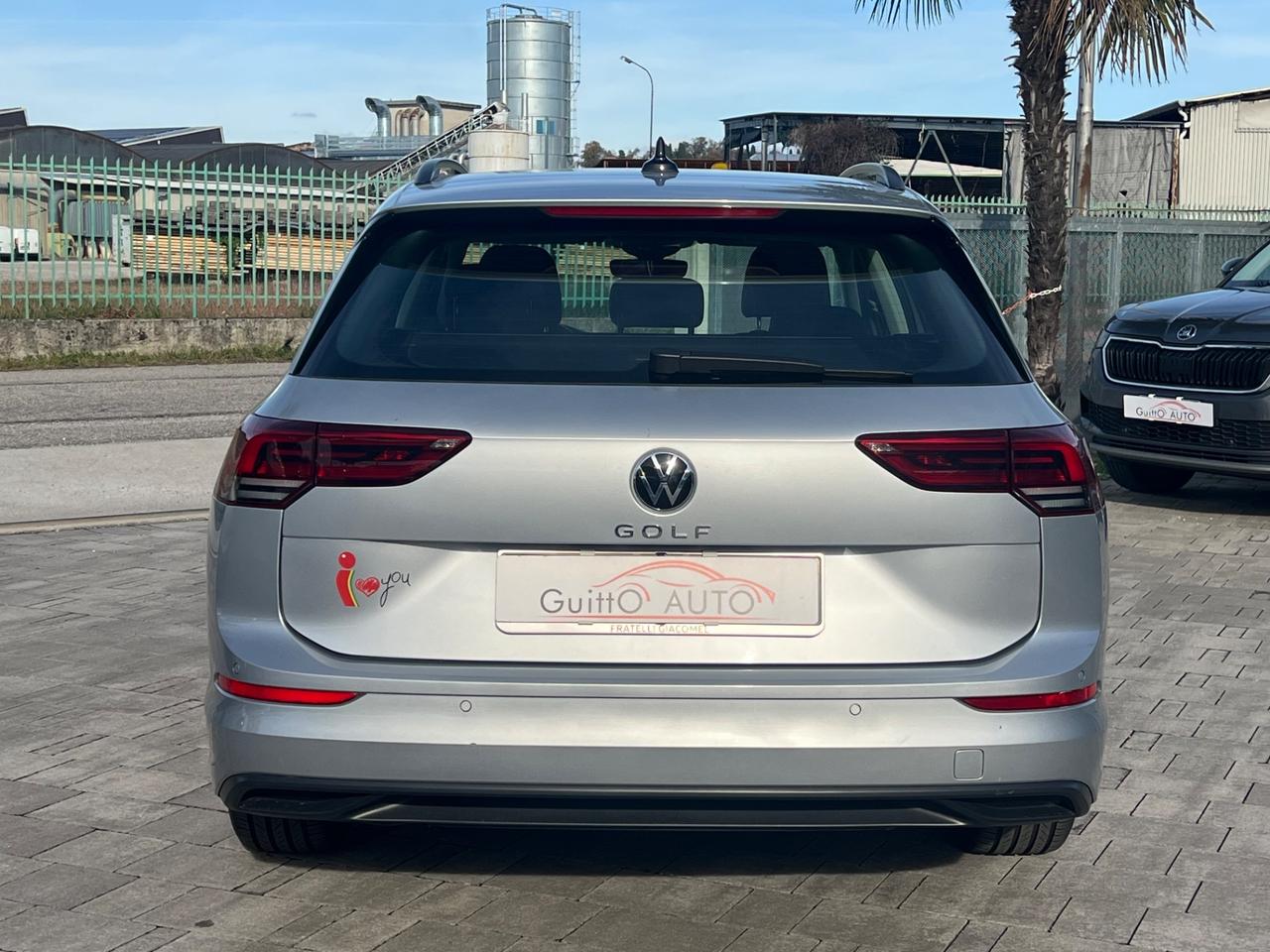 Volkswagen Golf Variant 2.0 TDI SCR Life FINANZIABILE