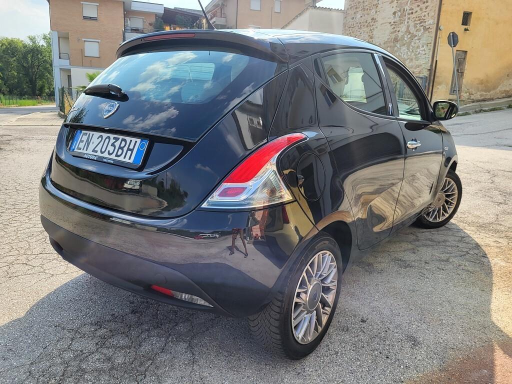 Lancia Ypsilon 1.2 69 CV Unyca