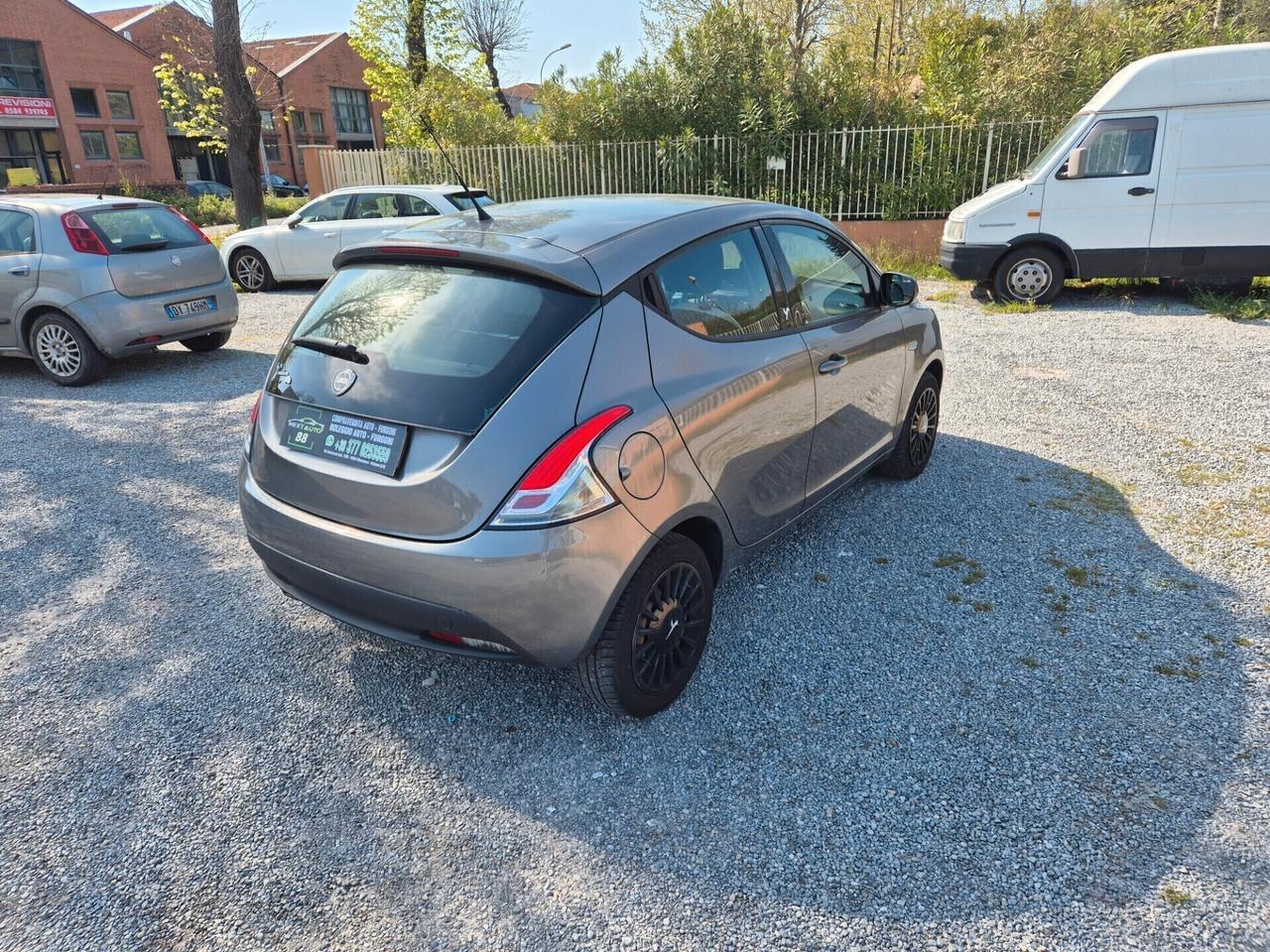 Lancia Ypsilon 1.2 69 CV 5 porte S&S Silver