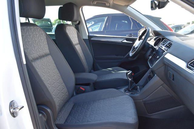 VOLKSWAGEN Tiguan 2.0 TDI SCR Life *Telecamere 360, Sedili risc.*