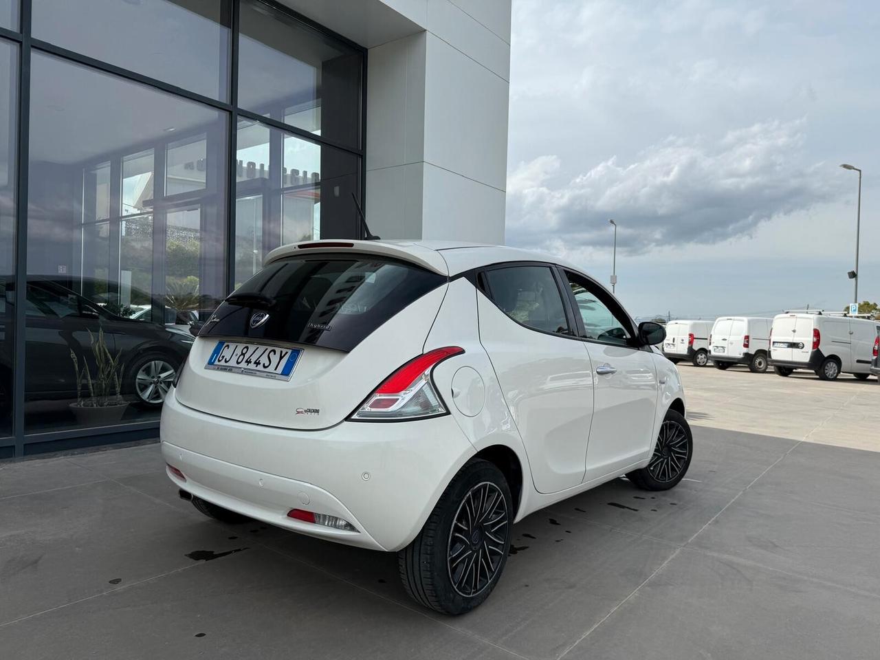 Lancia Ypsilon 1.0 FireFly 5 porte S&S Hybrid Gold