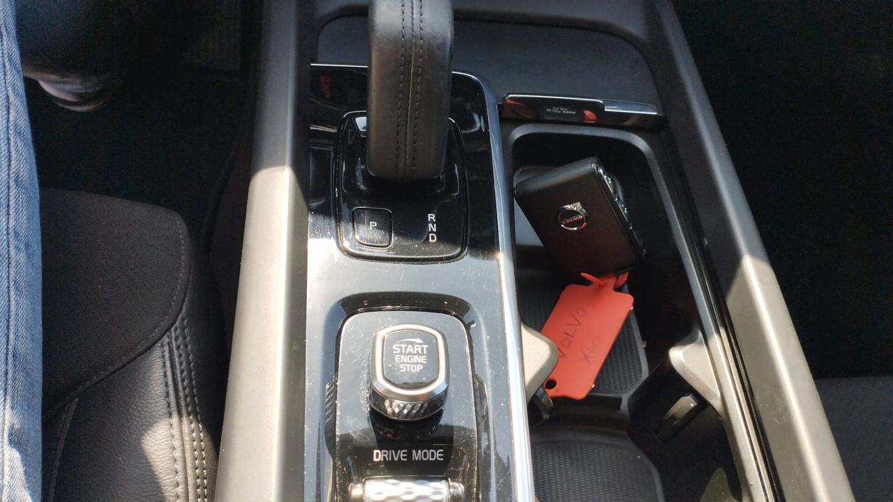 Volvo XC 60 XC60 B4 (d) AWD Geartronic Momentum