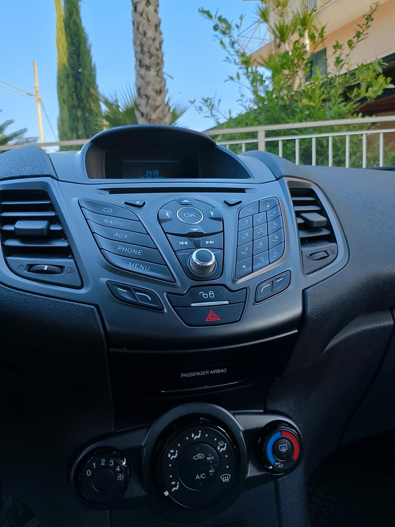 Ford Fiesta 1.2 60CV 5 porte Titanium