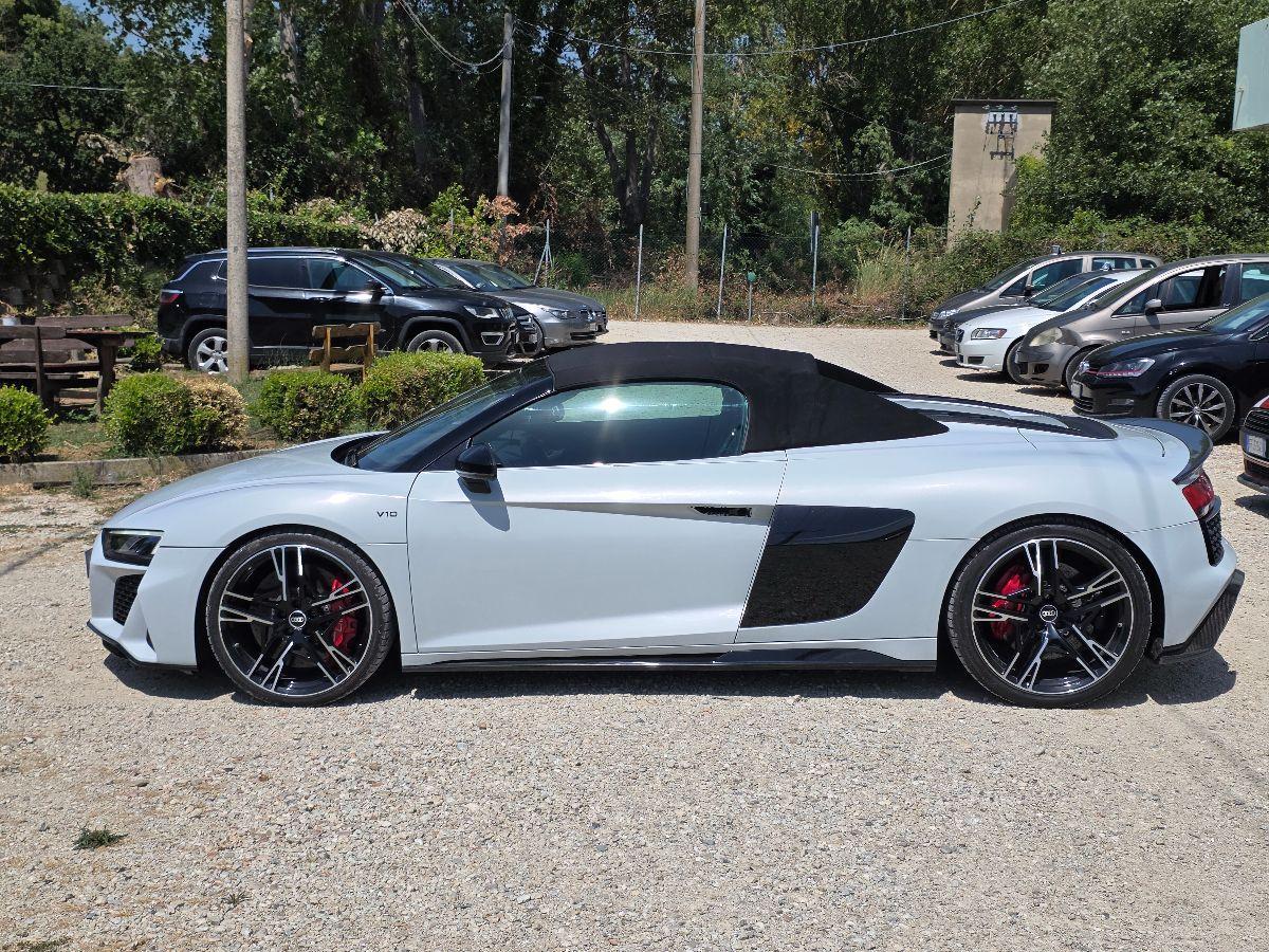 AUDI R8 V10 SPYDER QUATTRO PERFORMANCE