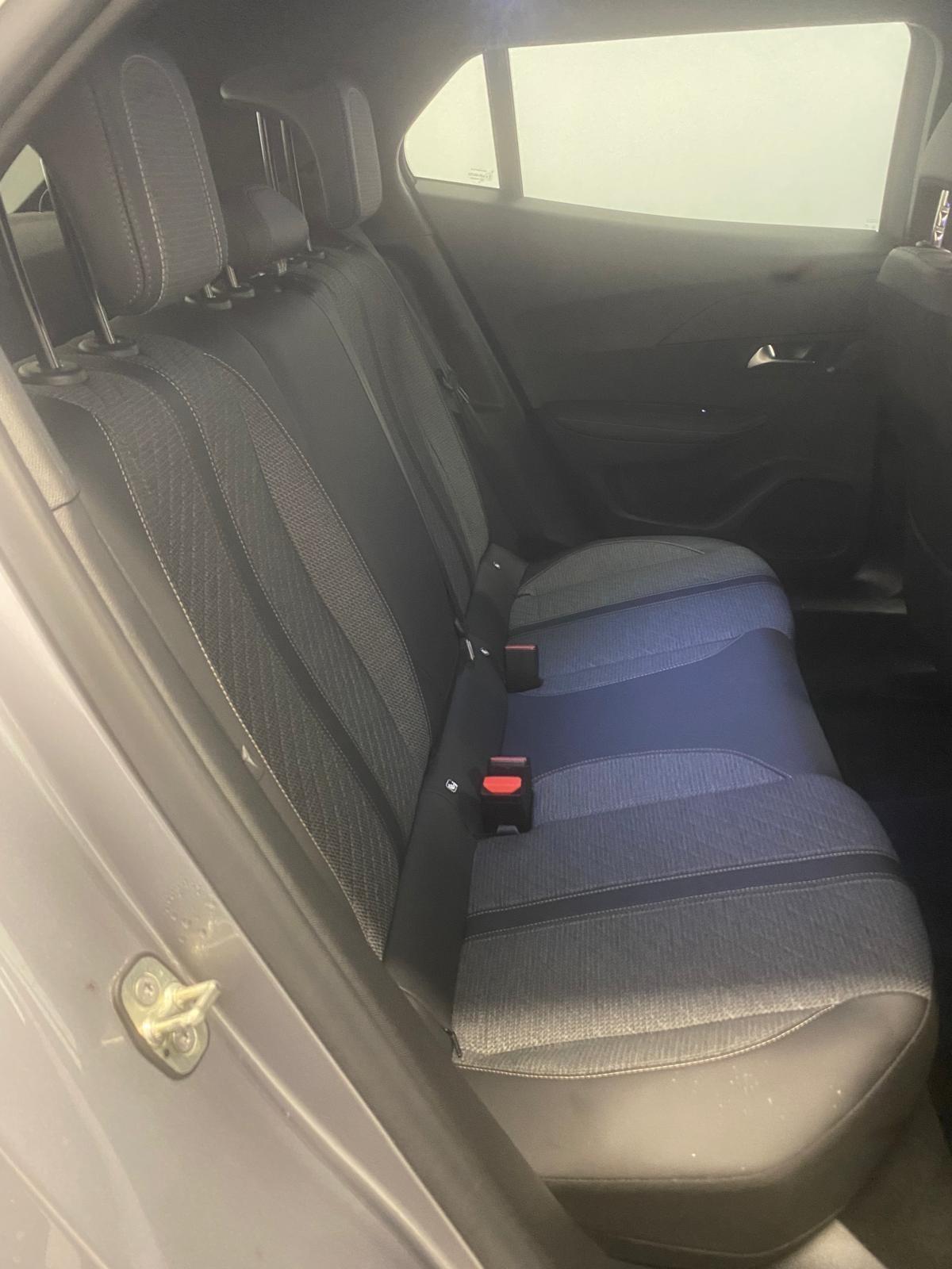 Peugeot 2008 BlueHDi 130 S&S EAT8 Allure Pack