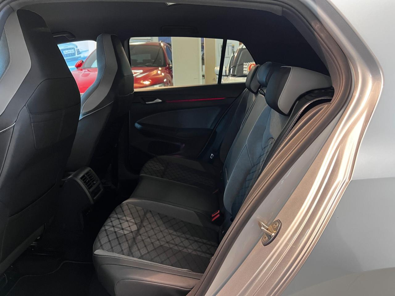 Volkswagen Golf 1.5 eTSI 150 CV EVO ACT DSG R-Line