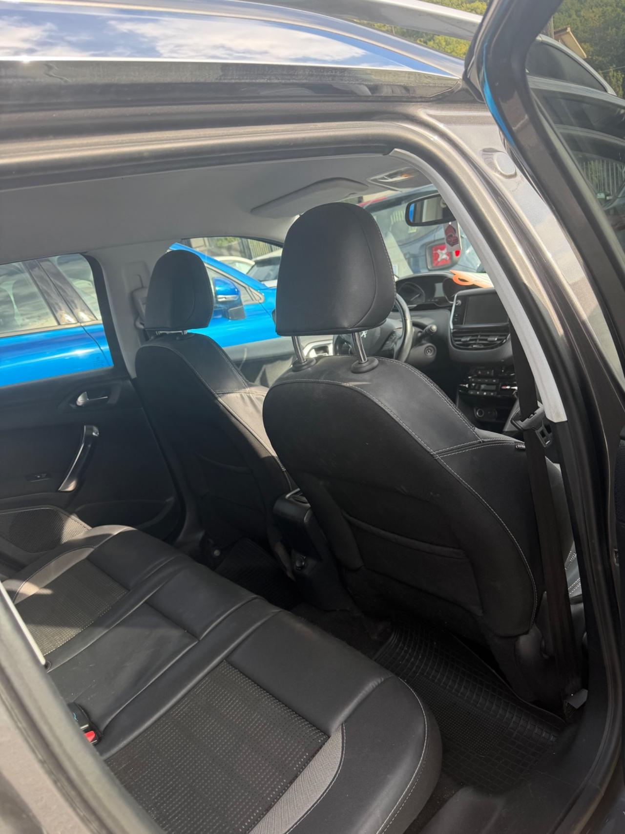 Peugeot 2008 BlueHDi 100 Allure