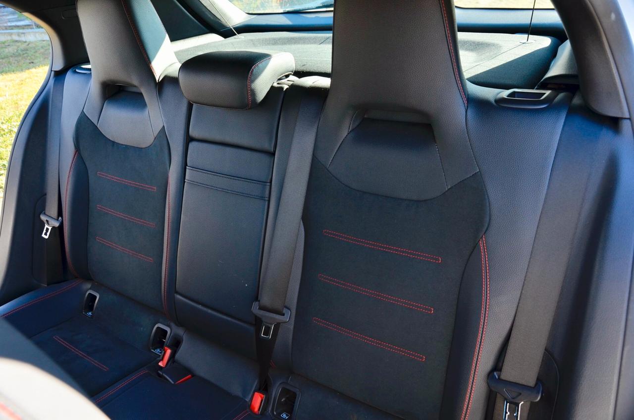 MERCEDES-BENZ A 250e PHEV PLUG IN PREMIUM AMG LINE 218cv AUTO, UNICOPROPRIETARIO, UFF ITALIANA, SERVICE MERCEDES, EURO 6D, RETROCAMERA, LUCI AMBIENTE A 64 COLORI, PERMUTE