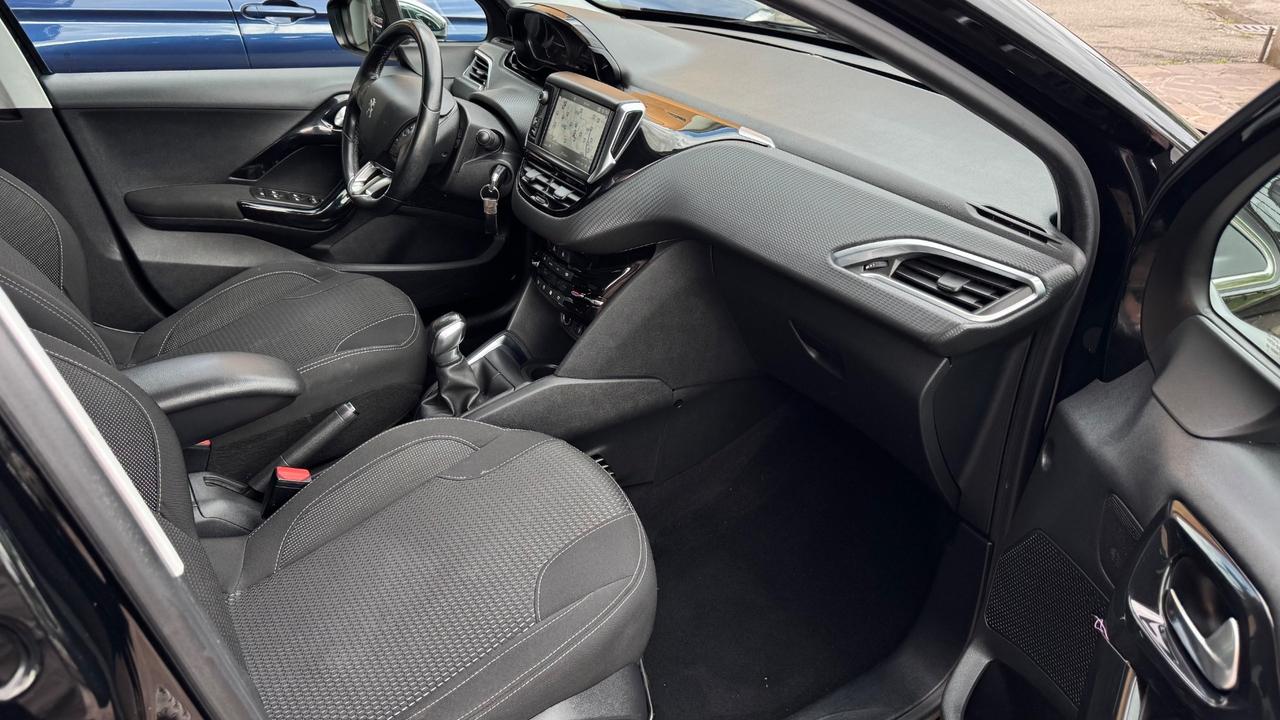 Peugeot 208 PureTech 82 5 porte Allure NAVI CAMERA