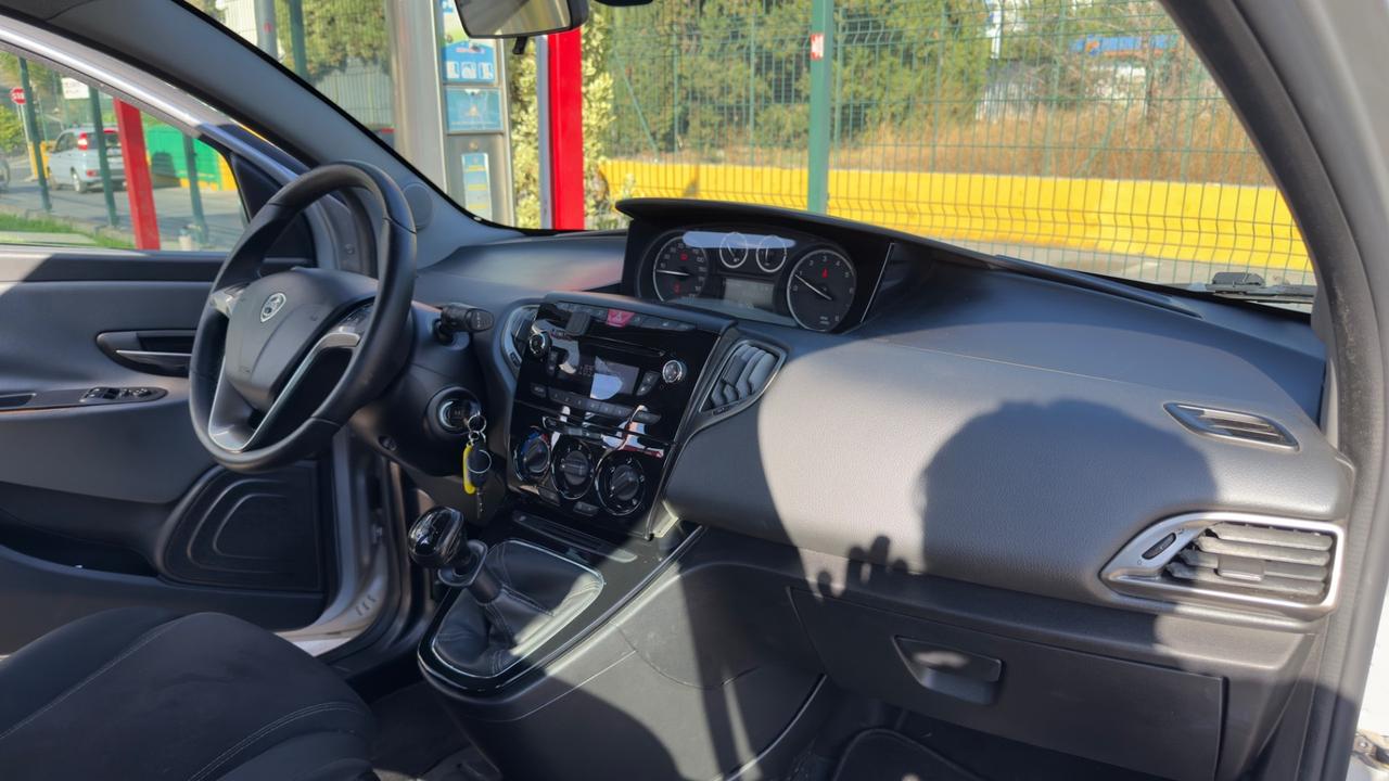 Lancia Ypsilon 1.2 69 CV 5 porte 30th Anniversary 2015
