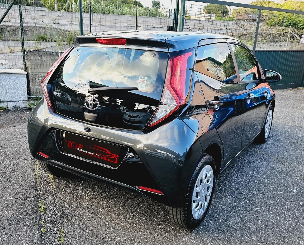 Toyota Aygo Connect 1.0 VVT-i 72 CV 5 porte x-play