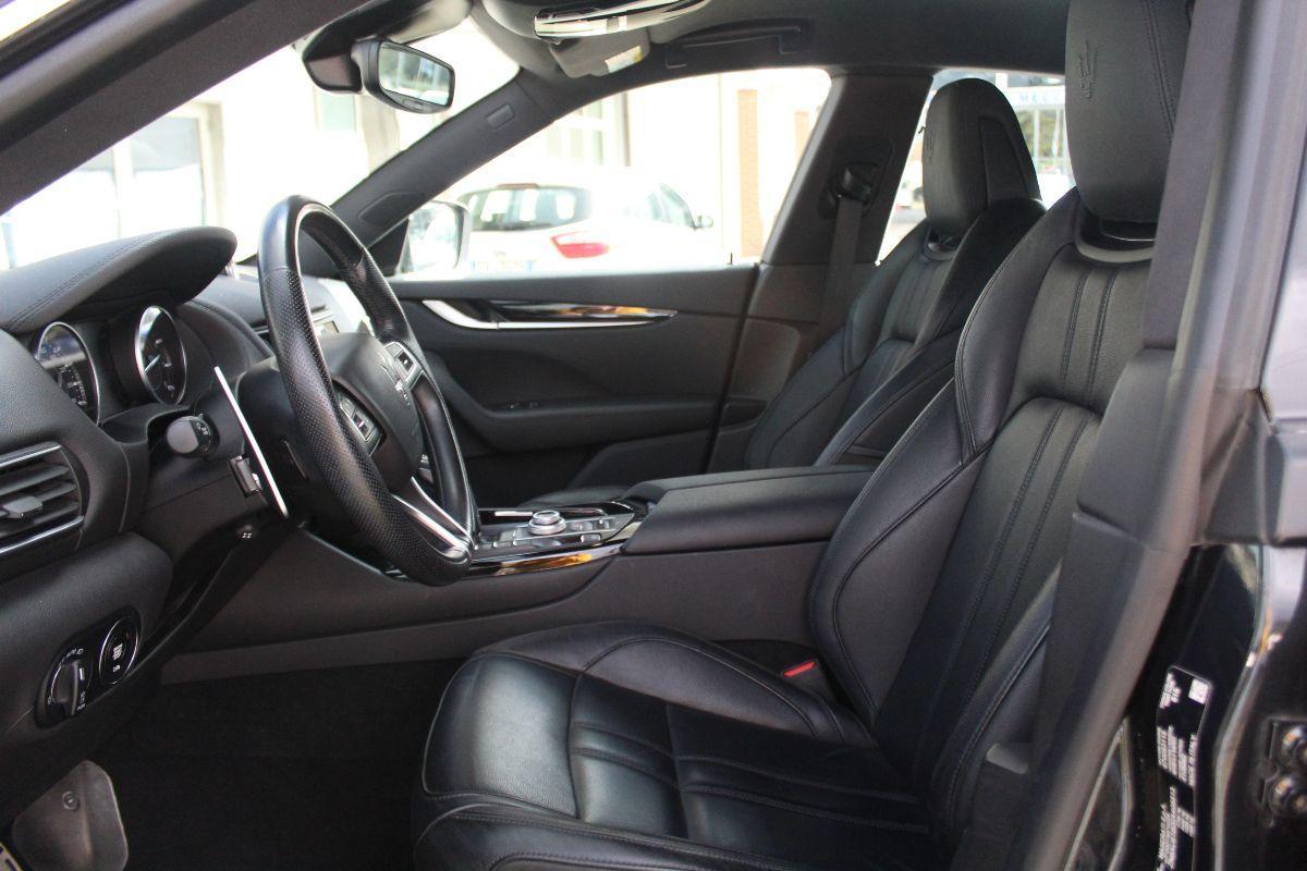 MASERATI - Levante