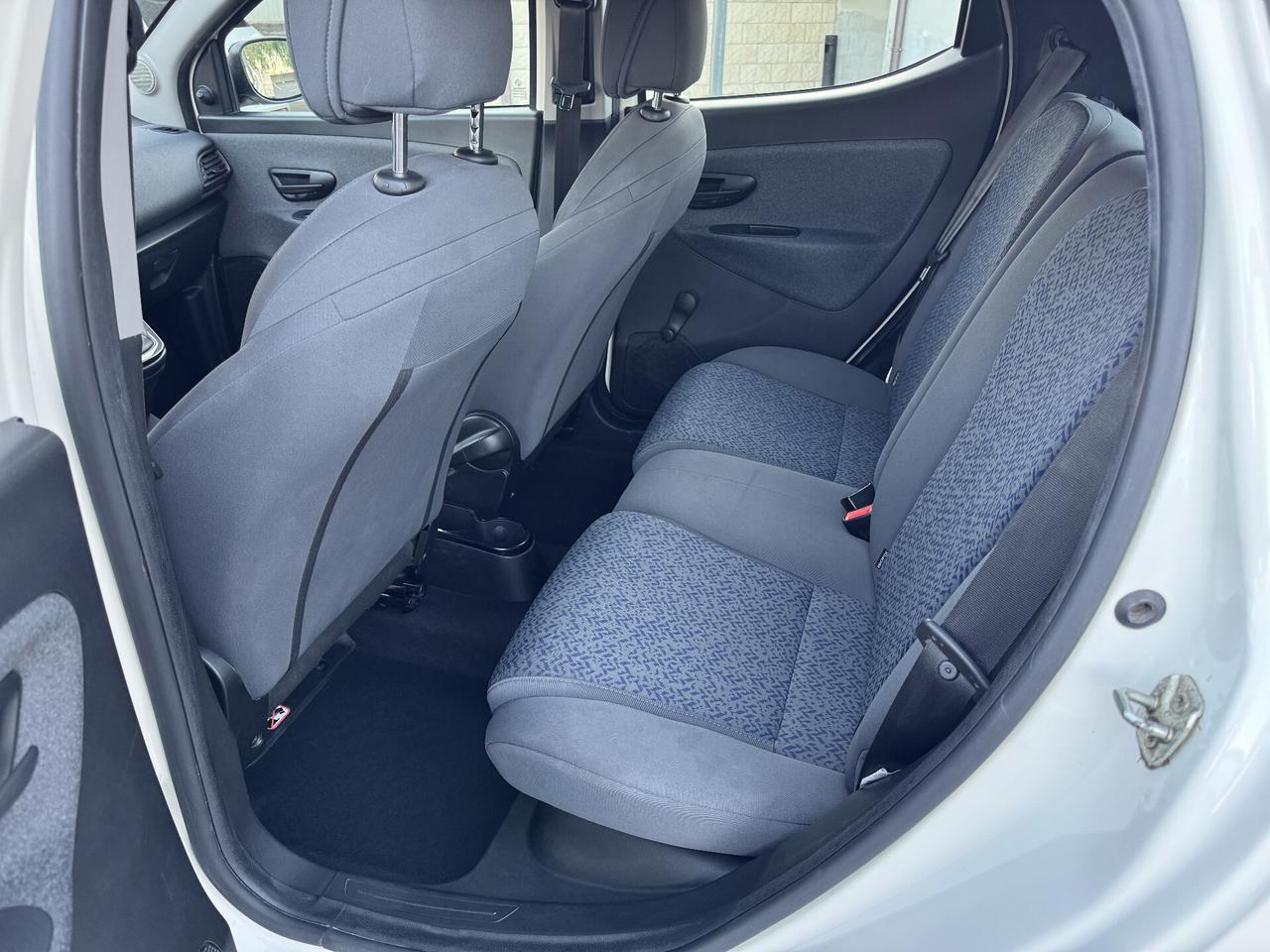 Lancia Ypsilon 1.0 FireFly 5 porte S&S Hybrid Ecochic Silver