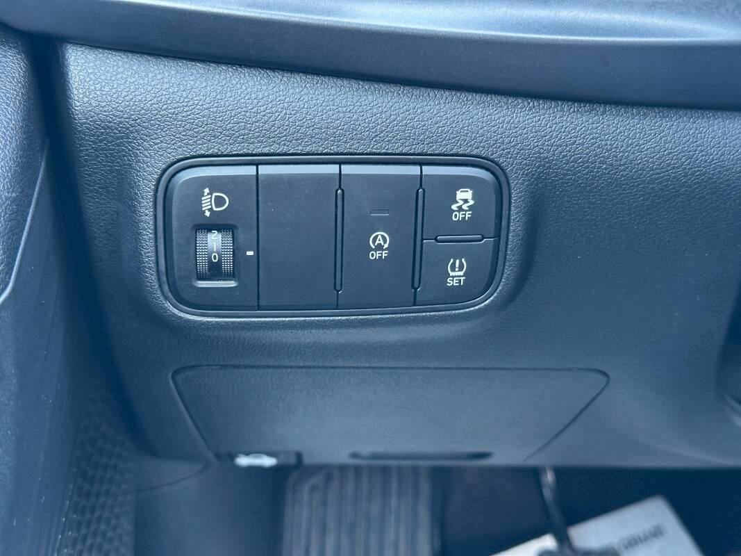 Hyundai i20 1.2 mpi Connectline 84cv CON TELECAMERA E CARPLAY