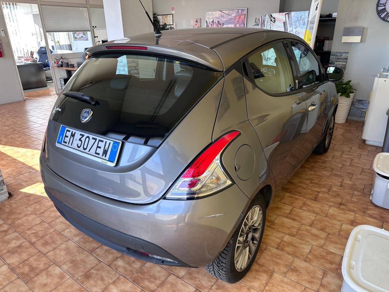 Lancia Ypsilon 900benz. Cambio automatico