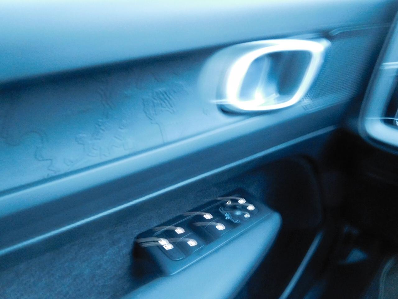 Volvo XC40 B3 Hybrid automatico Essential