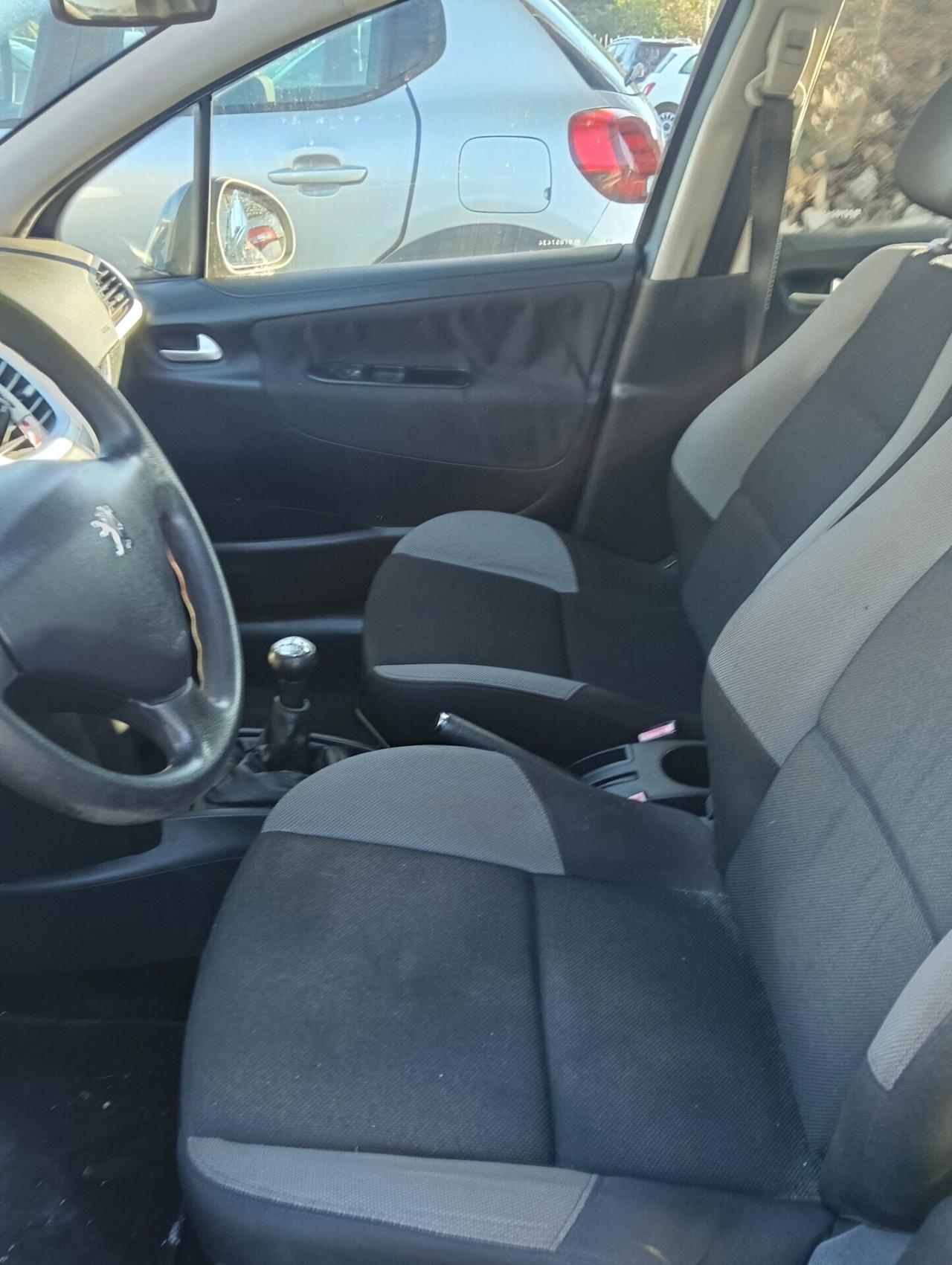 Peugeot 207 1.4 HDi 70CV 5p. X Line