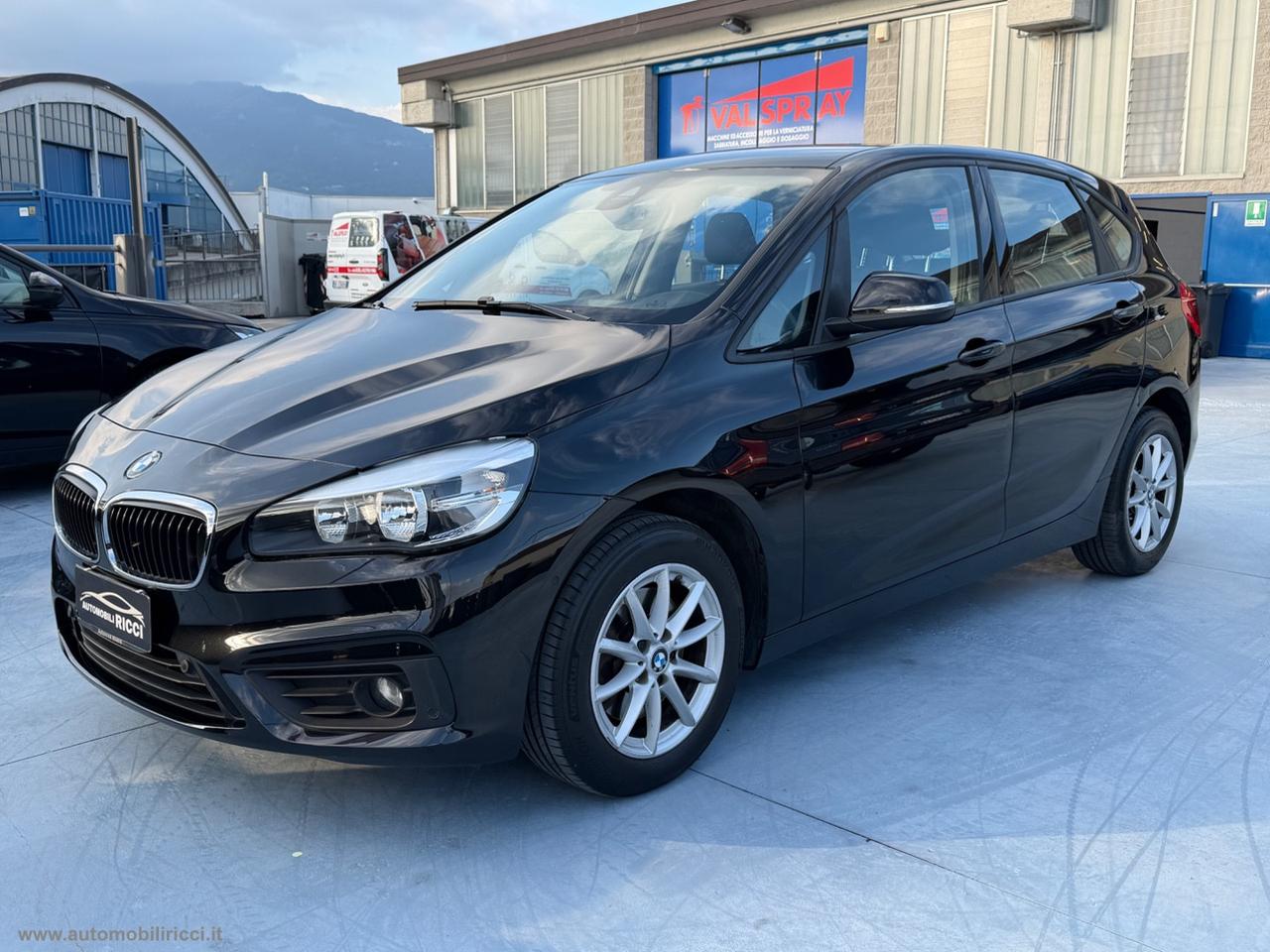 BMW 220i Active Tourer Advantage