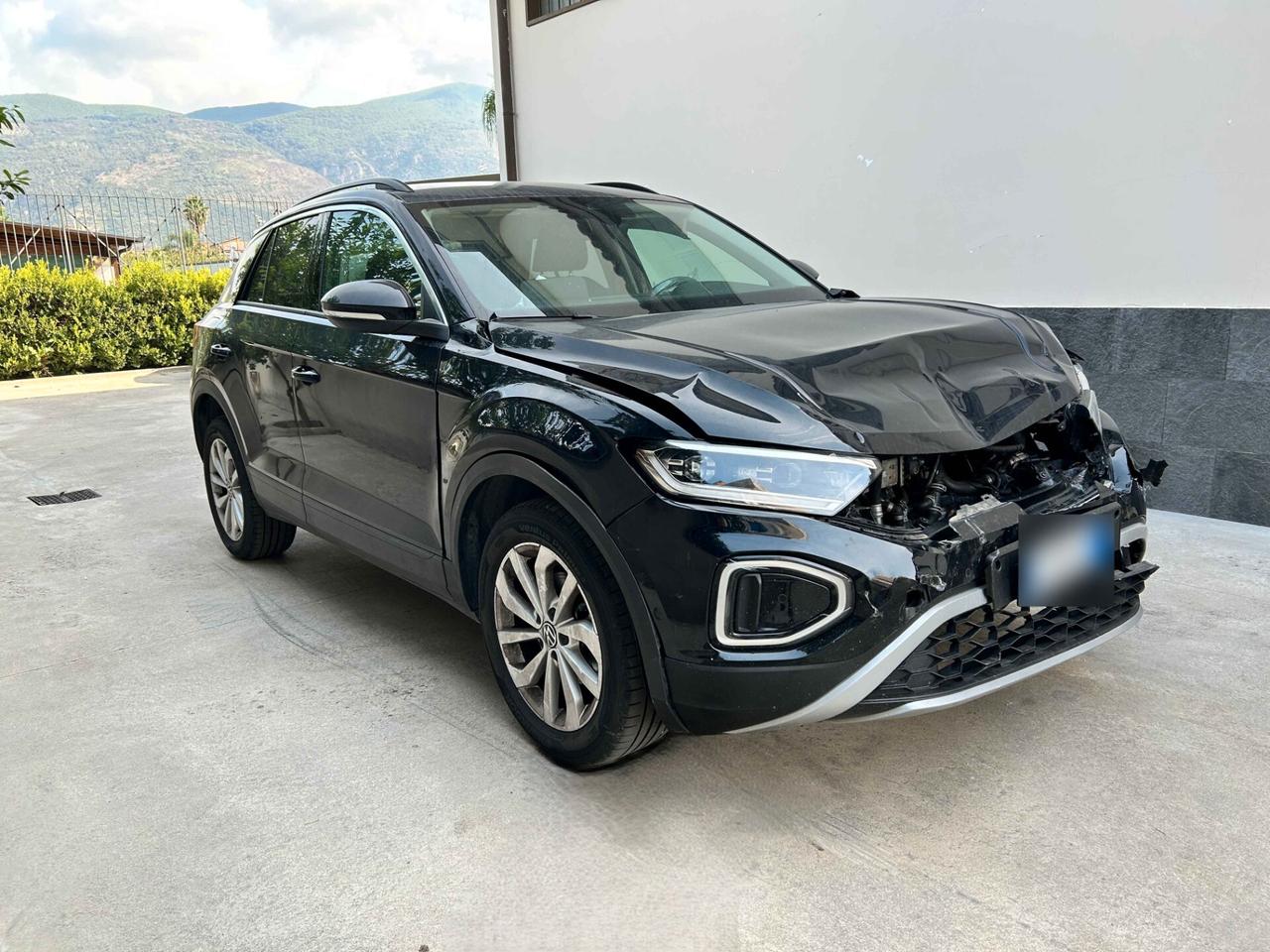 VW T-Roc 1.0 TSI 115CV - 2025 Incidentata