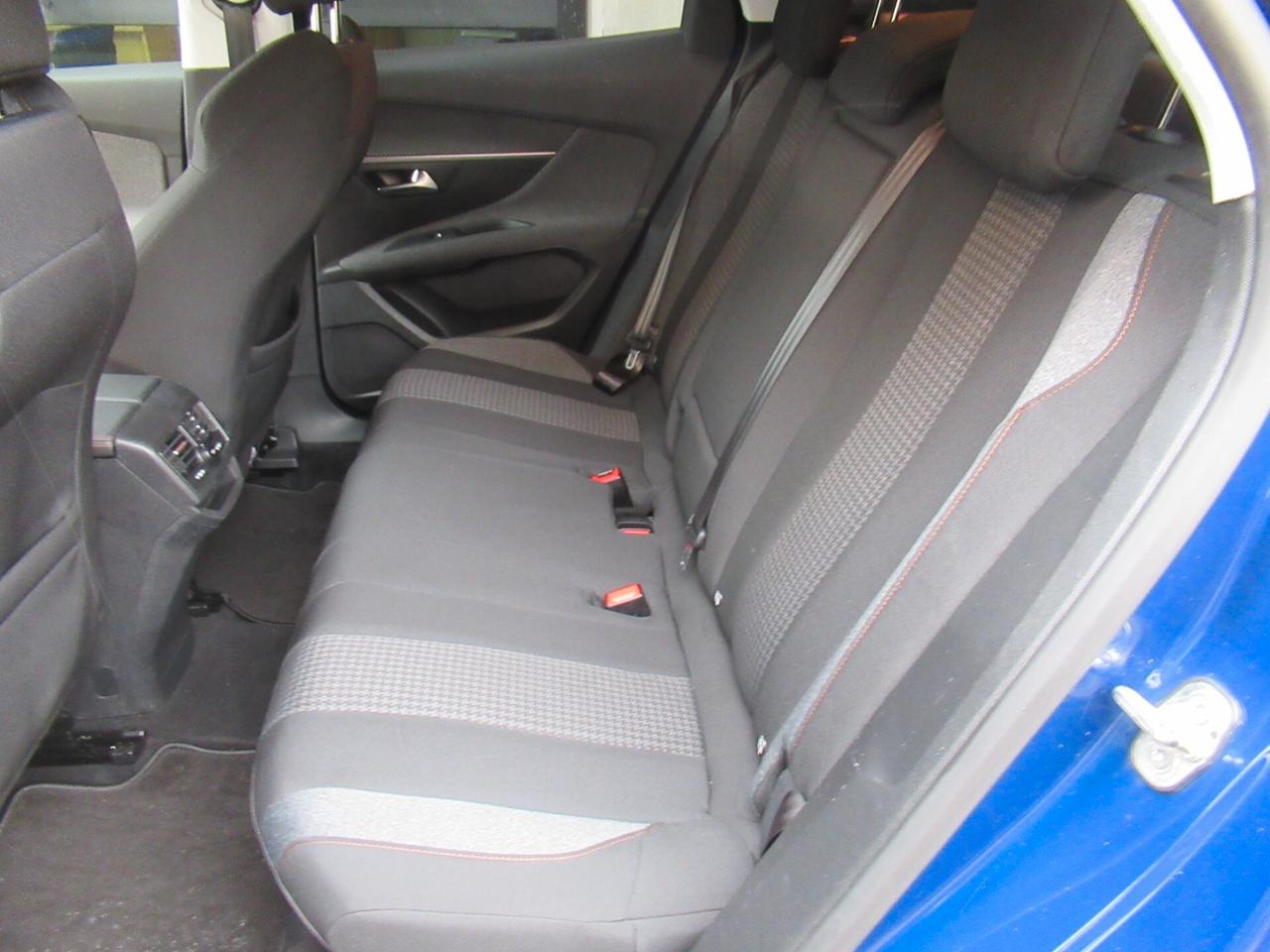 Peugeot 3008 BlueHDi 130 S&S Business