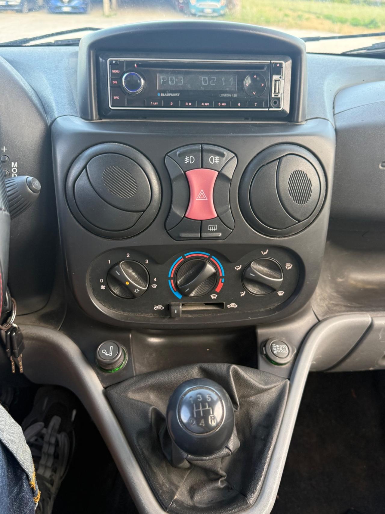 Fiat doblo 5 posti 1.9 JTD neopatentati