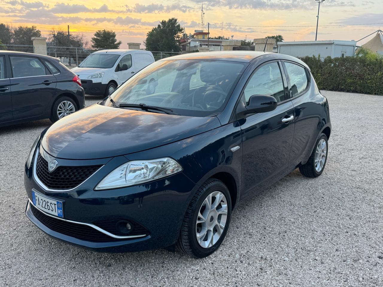 Lancia Ypsilon 1.2 69 CV 5 porte Platinum