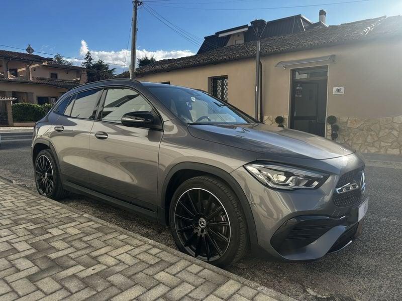 Mercedes-Benz GLA GLA 180D in allestimento Premium / AMG Line