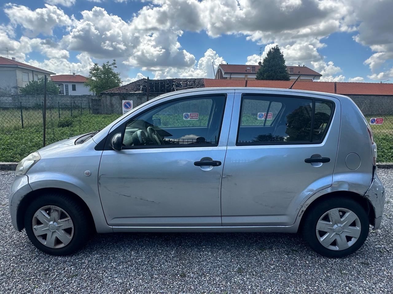 Daihatsu Sirion 1.0 12V Aki
