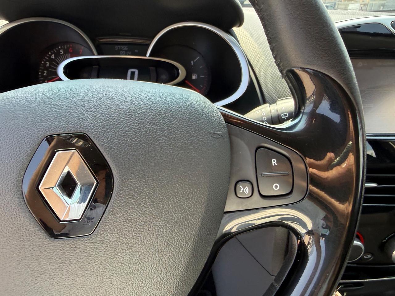 Renault Clio 1.2 75CV 5 porte Zen EURO6 NEOPATENTATI