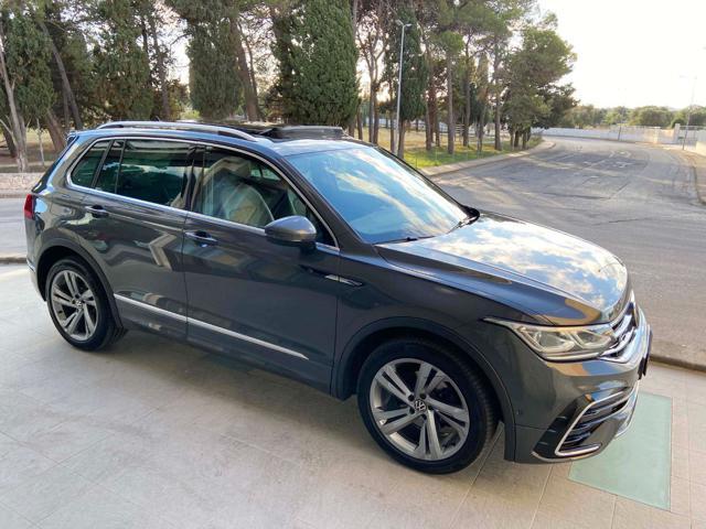 VOLKSWAGEN Tiguan 2.0 TDI 150 CV SCR DSG R-Line TETTO APR/PAN