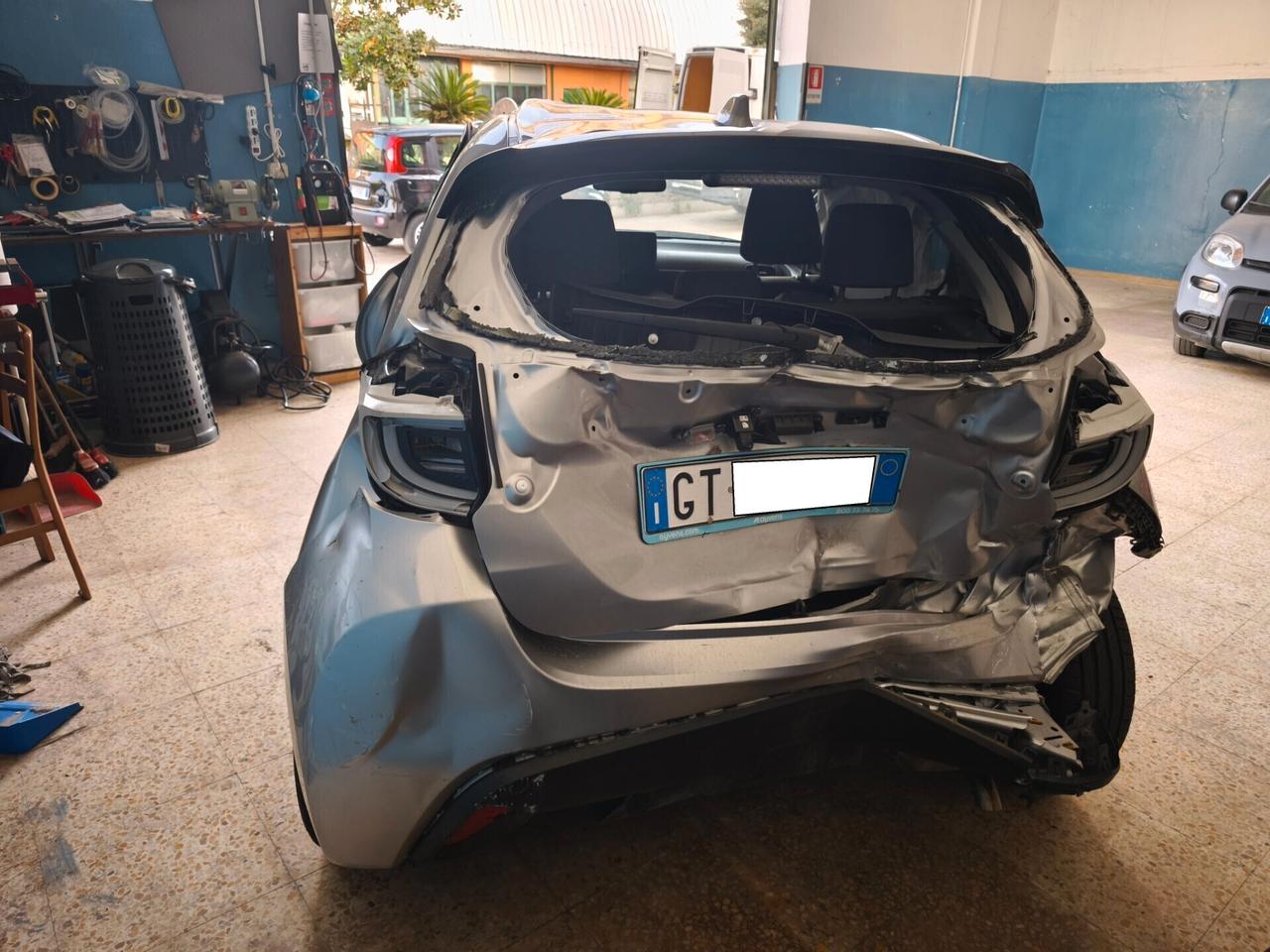 Toyota Yaris 1.5 Hybrid 5 porte Trend INCIDENTATA
