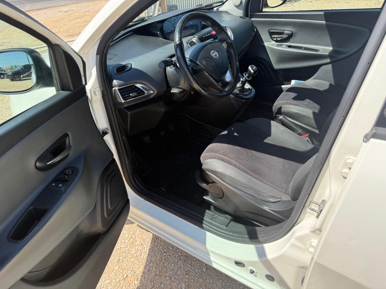 Lancia Ypsilon 1.2 69 CV 5 porte GPL 3.999€