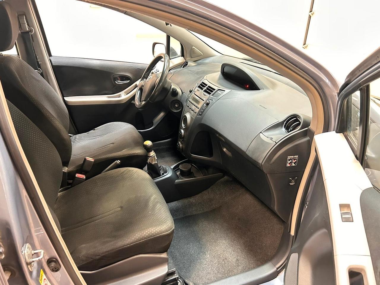 Toyota Yaris 1.0 5 porte Luxury pack