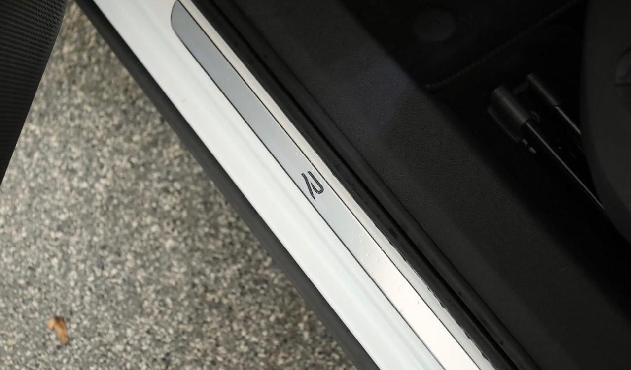 Volkswagen Tiguan 2.0TDi DSG R Line Navi Tetto Cerchi neri