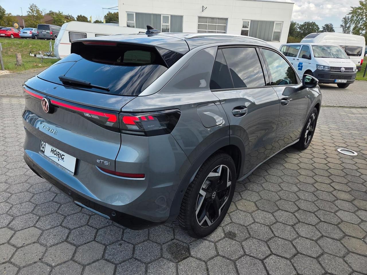 VOLKSWAGEN*T-ROC* 1.5*TSI*DSG*R-LINE*KAMERA*18"*AMBIENT-LIGHT*LED*