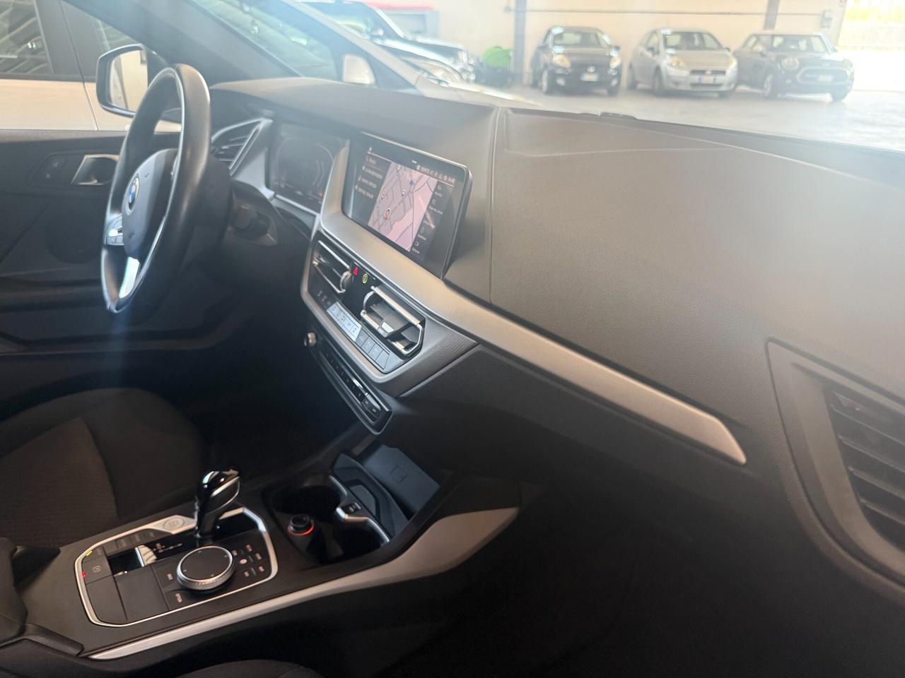 Bmw 118 118d 5p. Business Advantage