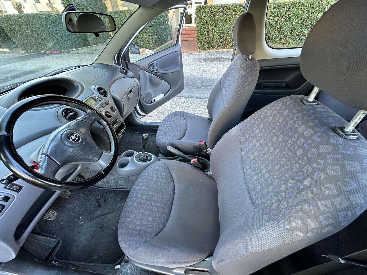 Toyota Yaris 1.3i 16V cat 3 porte neopatentati