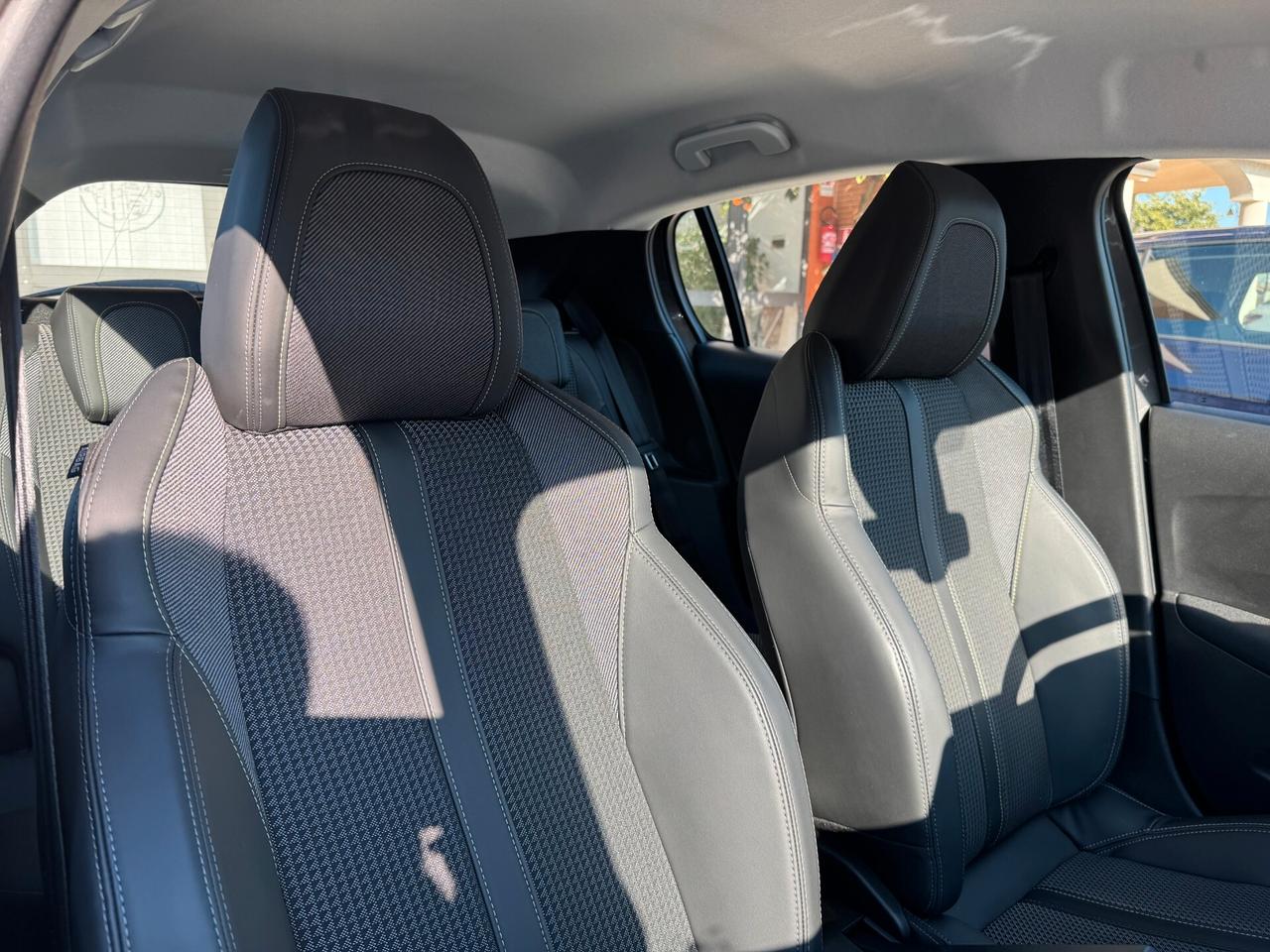 Peugeot 208 Peugeut 5 porte allure