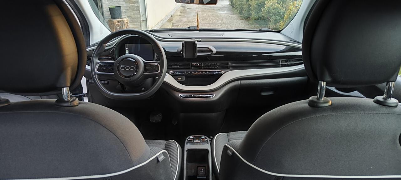 Fiat 500 500e Berlina 23,8 kWh Action