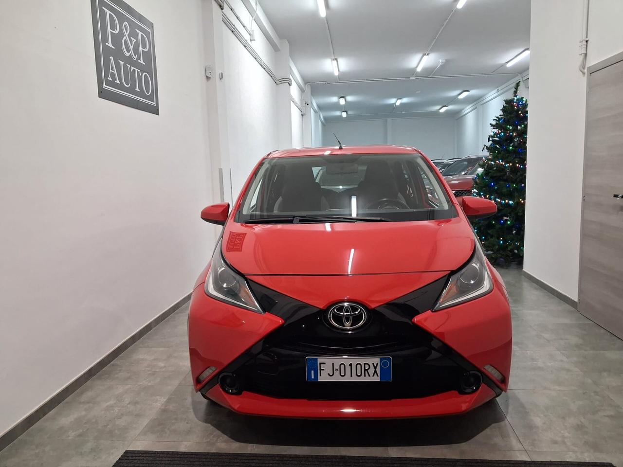 Toyota Aygo 1.0 VVT-i 69 CV 5 porte x-black TSS