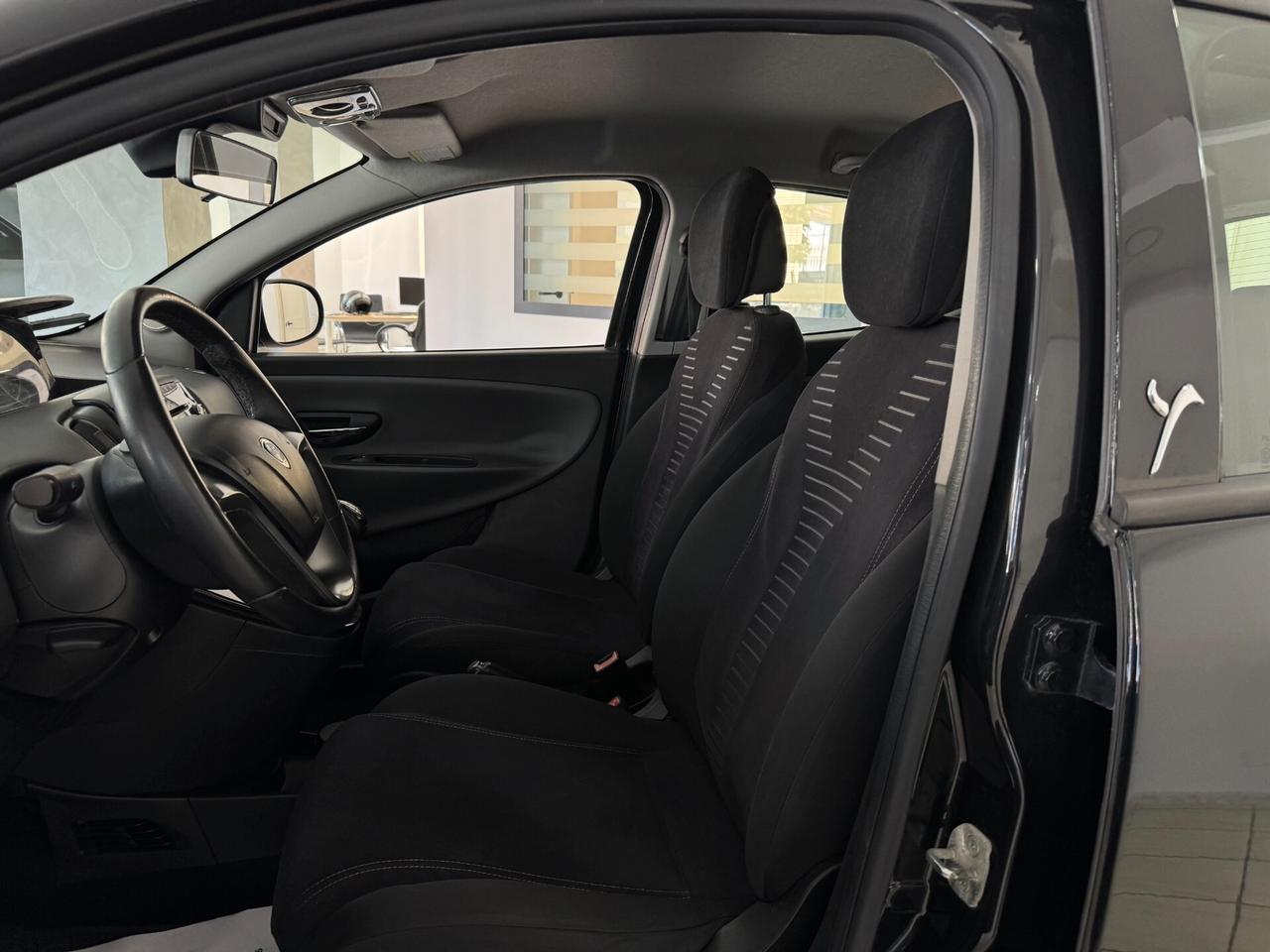 Lancia Ypsilon 1.2 69 CV 5 porte Silver