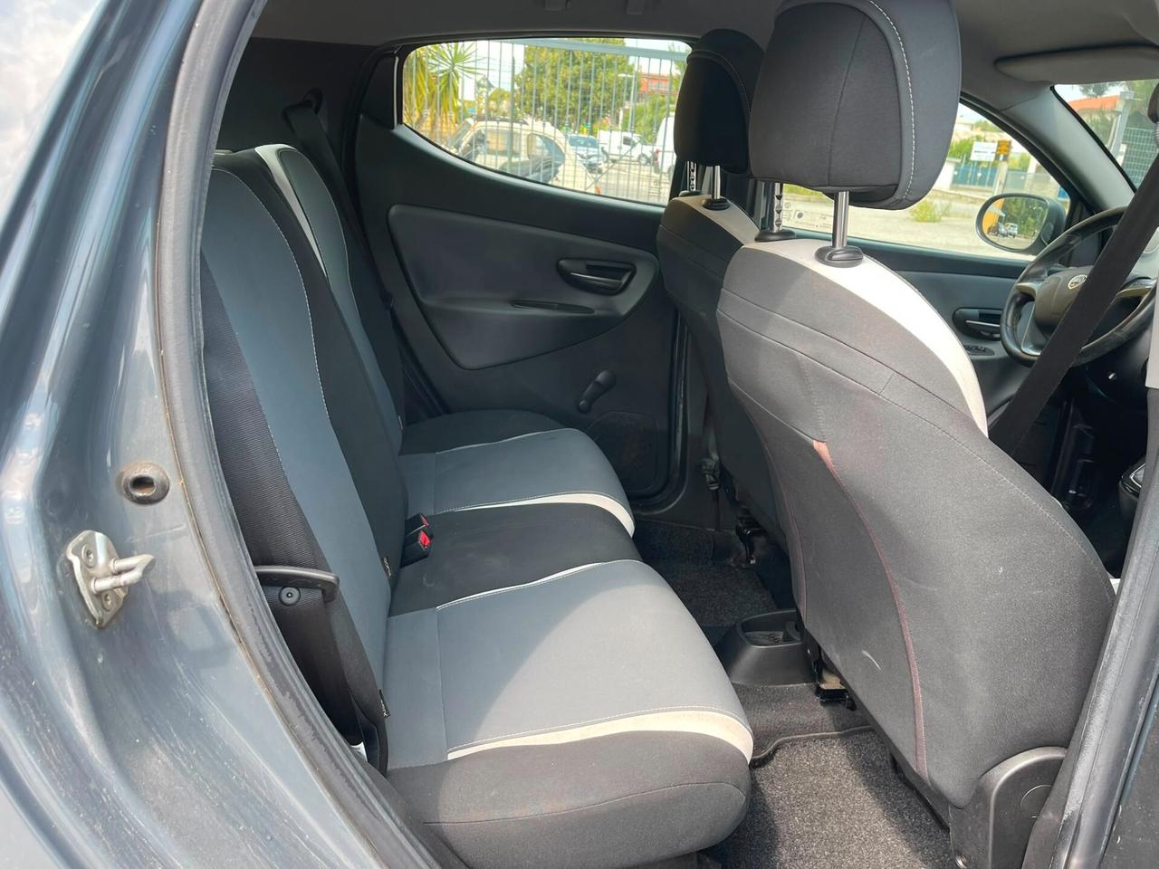 Lancia Ypsilon 0.9 TwinAir 85 CV 5 porte Metano Ecochic Elefantino