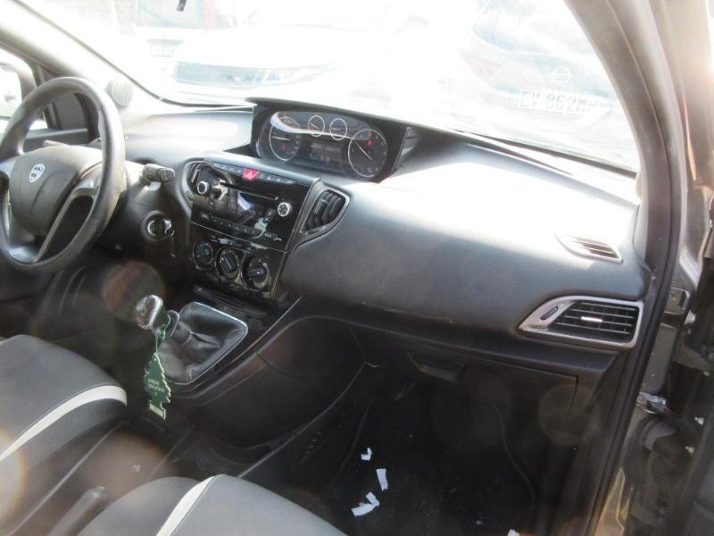 Lancia Ypsilon 0.9 TwinAir 85 CV 5 porte Metano Ecochic Gold